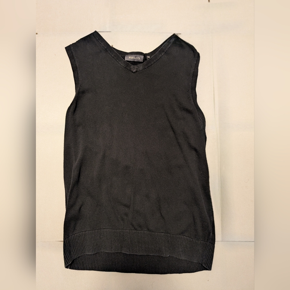 RW&CO. Black V-Neck Sleeveless Top